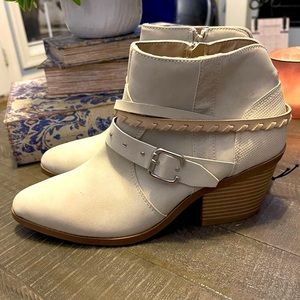 Maurices White/cream western bootie size 9. maurices brand.